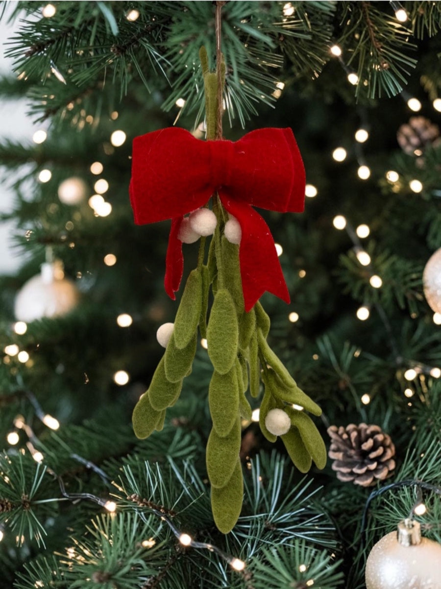 Mistletoe w/ Bow Wool Ornament