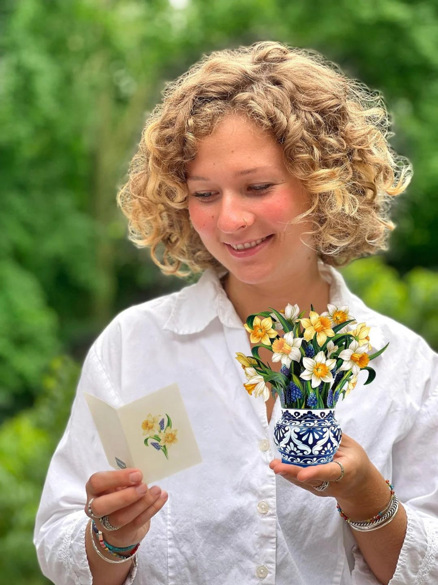 Mini English Daffodil Pop-Up Flower Bouquet