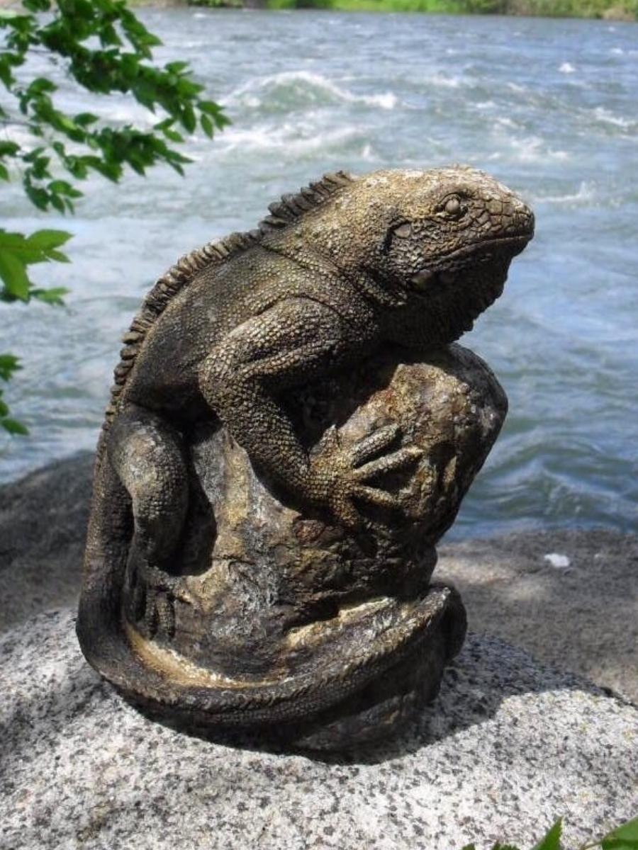 Iguana Statue