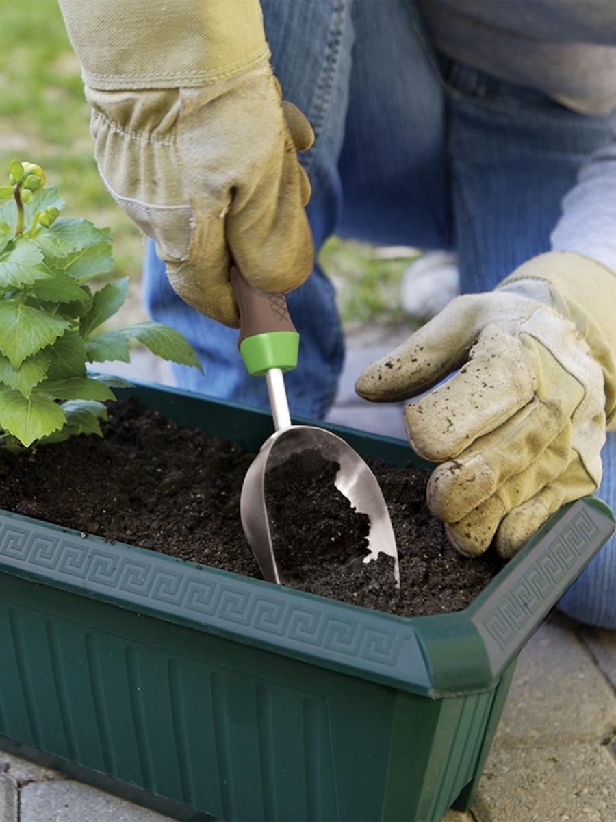 Ames Gel Grip Soil Scoop